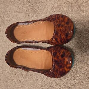 Gently loved tortoise tieks!